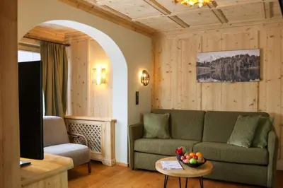 Ein Sitzbereich in der Unterkunft Hotel Alexander