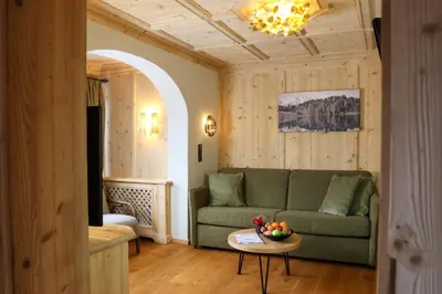 Ein Sitzbereich in der Unterkunft Hotel Alexander