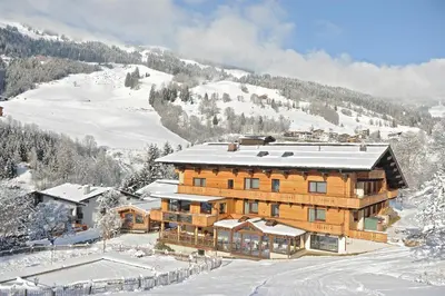 Ski in Ski out Hotel Unterellmau im Winter