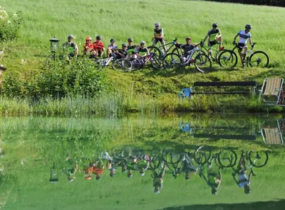 Radfahren an der Unterkunft Ski in Ski out Hotel Unterellmau oder in der Nähe