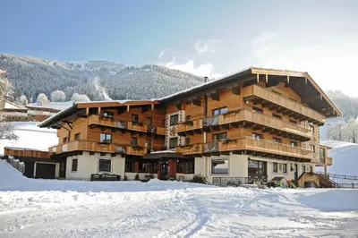 Ein allgemeiner Bergblick oder ein Berglick von des Hotels aus