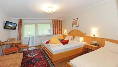Ein Bett oder Betten in einem Zimmer der Unterkunft Ski in Ski out Hotel Unterellmau