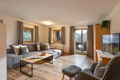 Ein Sitzbereich in der Unterkunft Ferienwohnung Lehenhof