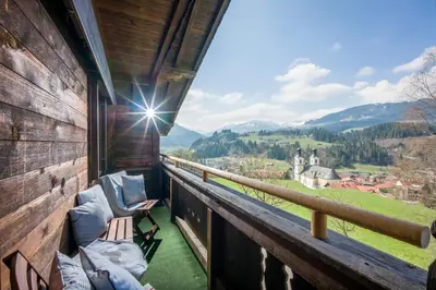 Ein allgemeiner Bergblick oder ein Berglick von der Ferienwohnung aus