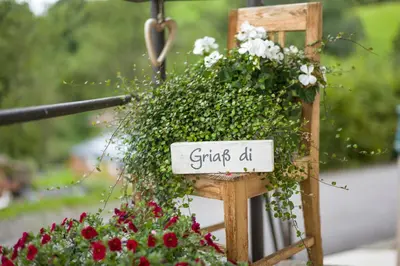 Ein Garten an der Unterkunft Ferienwohnung Lehenhof