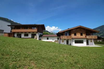 Ein allgemeiner Bergblick oder ein Berglick von des Chalets aus