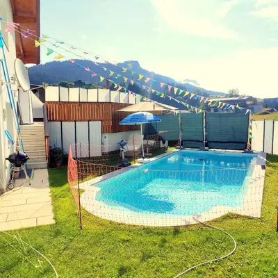 Der Swimmingpool an oder in der Nähe von Ferienwohnungen Raffler