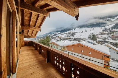 Ein allgemeiner Bergblick oder ein Berglick von des Chalets aus