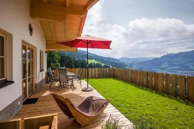 Ein allgemeiner Bergblick oder ein Berglick von des Chalets aus