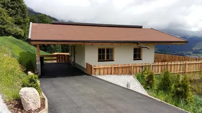 Ein allgemeiner Bergblick oder ein Berglick von des Chalets aus