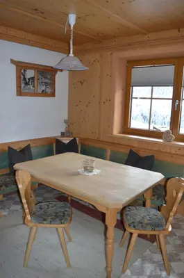 Ein Sitzbereich in der Unterkunft Haus Oblasser