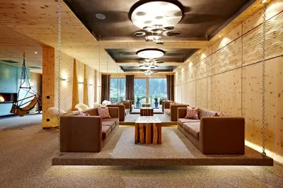 Ein Sitzbereich in der Unterkunft Almhof Family und Wellness Resort