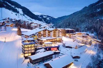 Almhof Family und Wellness Resort im Winter