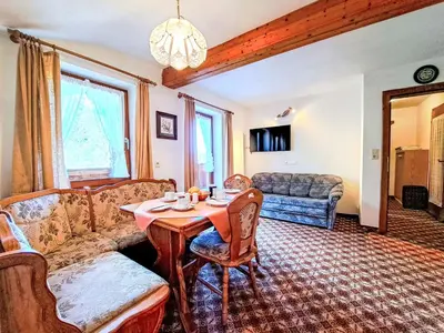 Ein Sitzbereich in der Unterkunft Apartment Fichtenblick App- 2 by Interhome