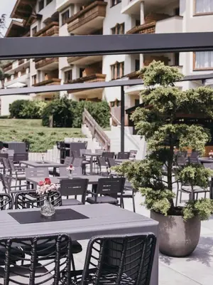 Ein Restaurant oder anderes Speiselokal in der Unterkunft VAYA Zillertal