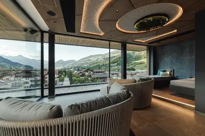 Ein allgemeiner Bergblick oder ein Berglick von des Hotels aus