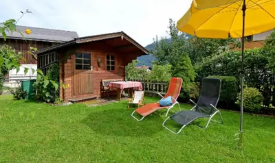 Ein Garten an der Unterkunft Ferienwohnungen Hauser