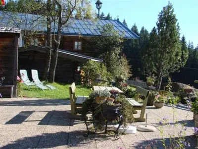 Ein Garten an der Unterkunft Bergpension Zinting