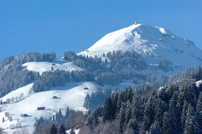 Ein allgemeiner Bergblick oder ein Berglick von der Pension aus