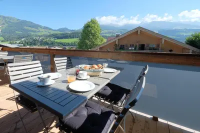 Ein allgemeiner Bergblick oder ein Berglick von der Ferienwohnung aus
