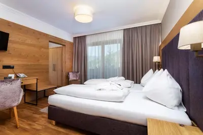 Ein Bett oder Betten in einem Zimmer der Unterkunft Hotel Sonnegg