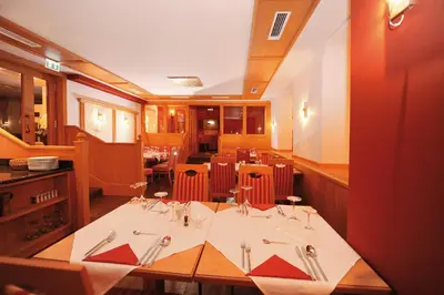 Ein Restaurant oder anderes Speiselokal in der Unterkunft König - Joker Card included in Summer