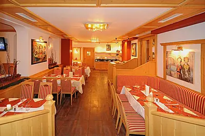 Ein Restaurant oder anderes Speiselokal in der Unterkunft König - Joker Card included in Summer