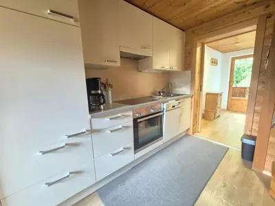 Küche/Küchenzeile in der Unterkunft Wörglerhof's Hüttenapartments mit Kachelofen Farm Stay