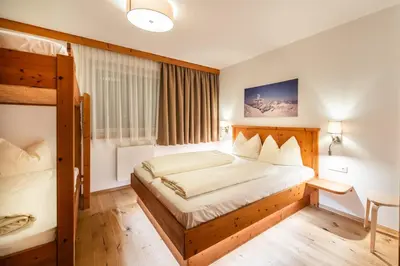 Ein Bett oder Betten in einem Zimmer der Unterkunft Apparthotel AlpenChalet