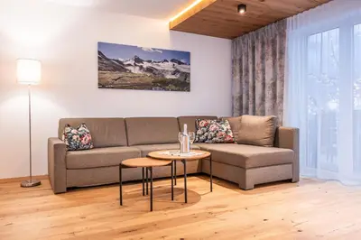 Ein Sitzbereich in der Unterkunft Apparthotel AlpenChalet