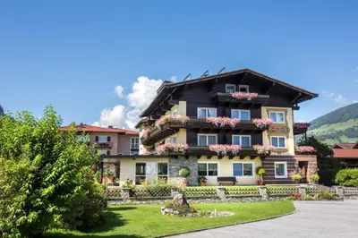 Ein allgemeiner Bergblick oder ein Berglick von der Pension aus