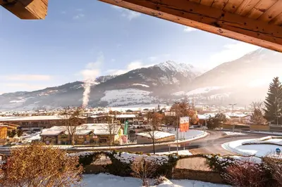 Ein allgemeiner Bergblick oder ein Berglick von der Ferienwohnung aus