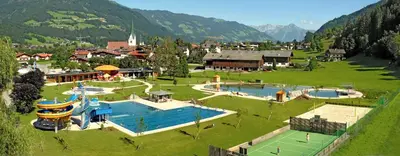 Der Swimmingpool an oder in der Nähe von Apartments Dorfbäck