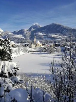 Ein allgemeiner Bergblick oder ein Berglick von der Ferienwohnung aus