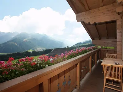 Ein allgemeiner Bergblick oder ein Berglick von der Ferienwohnung aus