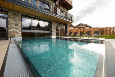 Der Swimmingpool an oder in der Nähe von Hotel Königsleiten Vital Alpin