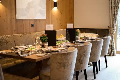 Ein Sitzbereich in der Unterkunft Habachklause Familien Bauernhof Resort