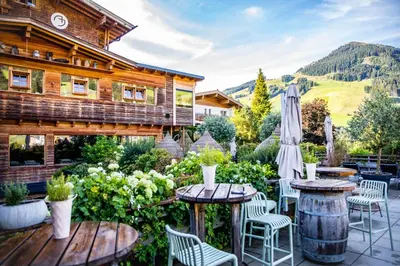 Ein allgemeiner Bergblick oder ein Berglick von des Hotels aus