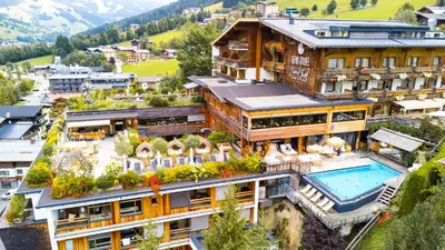 Ein allgemeiner Bergblick oder ein Berglick von des Hotels aus