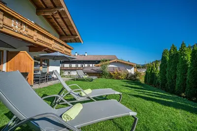 Ein Garten an der Unterkunft Appartements Gamper - Alpline Appartements KG
