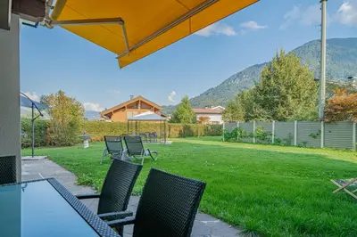 Ein allgemeiner Bergblick oder ein Berglick von der Ferienwohnung aus