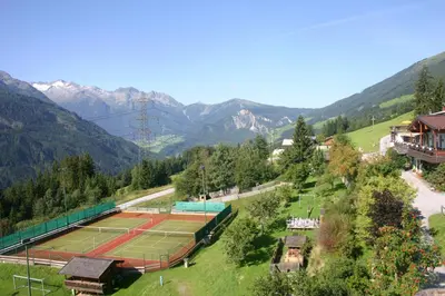 Ein allgemeiner Bergblick oder ein Berglick von des Hotels aus