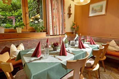 Ein Restaurant oder anderes Speiselokal in der Unterkunft Gasthof Pension Berghof