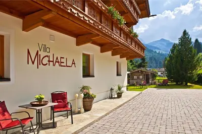 Ein allgemeiner Bergblick oder ein Berglick von der Pension aus