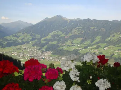 Ein allgemeiner Bergblick oder ein Berglick von der Ferienwohnung aus