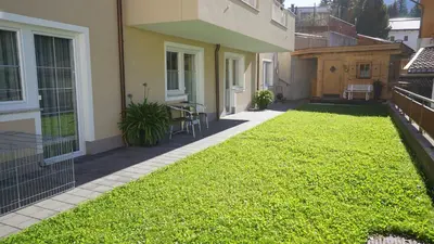 Ein Garten an der Unterkunft Chalet Lena