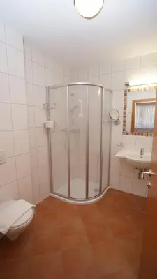 Ein Badezimmer in der Unterkunft Chalet Lena
