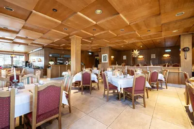 Ein Restaurant oder anderes Speiselokal in der Unterkunft Hotel Austria Wildschönau