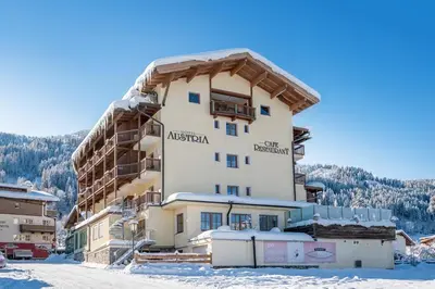 Ein allgemeiner Bergblick oder ein Berglick von des Hotels aus