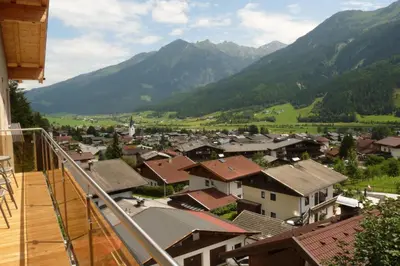 Ein allgemeiner Bergblick oder ein Berglick von der Pension aus